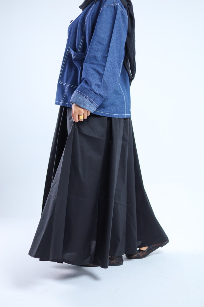Black poplin skirt