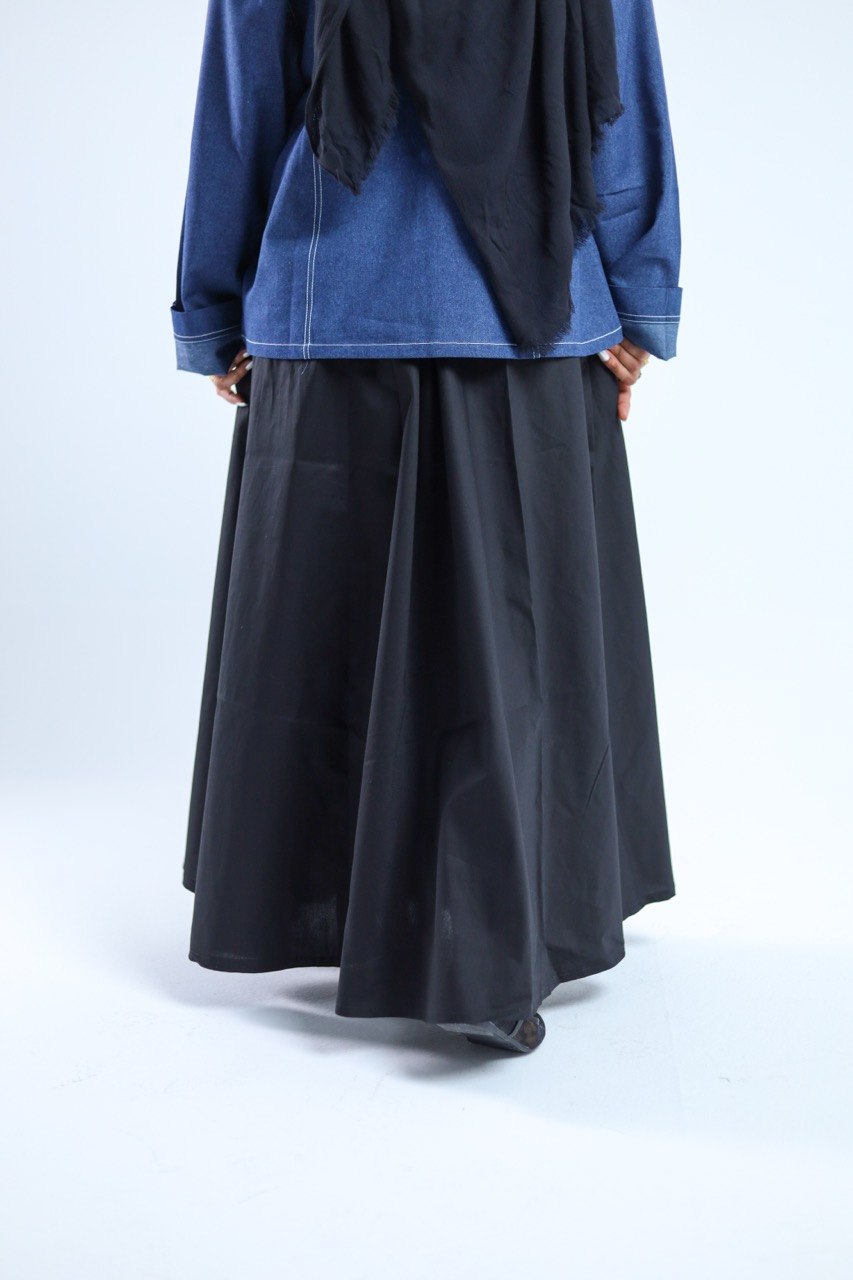 Black poplin skirt